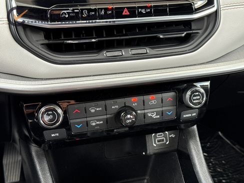 Certified 2025 Jeep Compass Limited AWD/4WD image 21