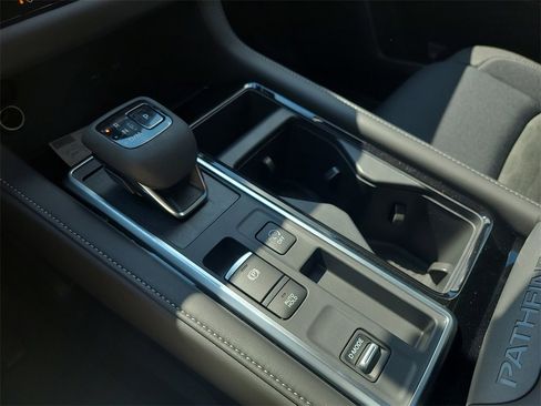 New 2025 Nissan Pathfinder SV w/ SV Premium Package image 20