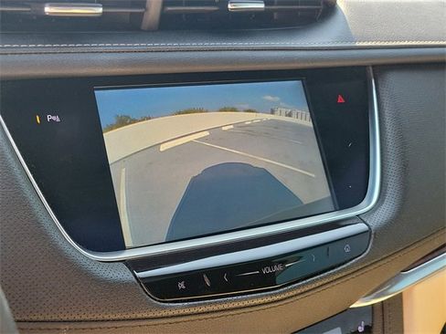 Used 2018 Cadillac XT5 Luxury w/ Driver Awareness Package image 15