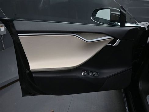 Used 2020 Tesla Model S Long Range Plus image 12