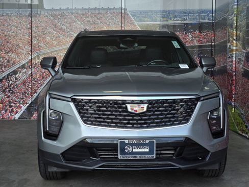 Used 2024 Cadillac XT4 Premium Luxury image 3