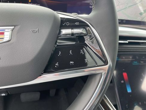 New 2026 Cadillac Escalade ESV Luxury AWD/4WD image 26