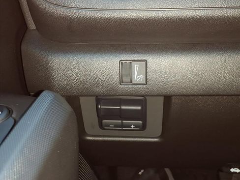 Used 2025 Chevrolet Colorado Trail Boss AWD/4WD image 20