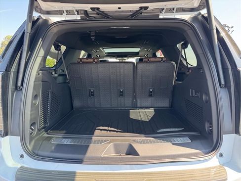 New 2026 Chevrolet Suburban High Country AWD/4WD image 7
