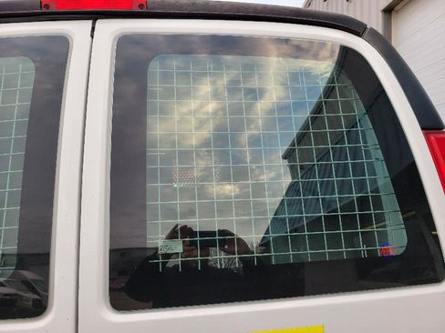 Used 2014 Chevrolet Express 2500 image 42