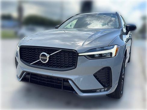 Used 2025 Volvo XC60 B5 Plus AWD/4WD image 3