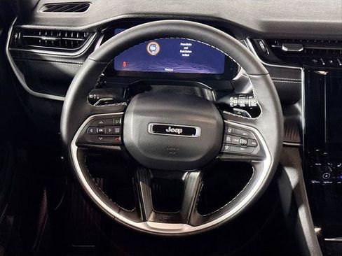 Certified 2025 Jeep Grand Cherokee Laredo w/ Luxury Tech Group I AWD/4WD image 14