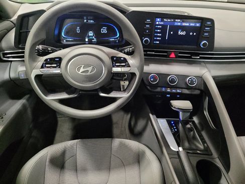 Used 2025 Hyundai Elantra SE w/ Cargo Package FWD image 22