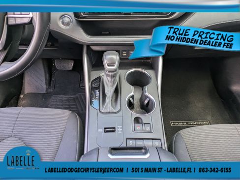 Used 2022 Toyota Highlander LE FWD image 18
