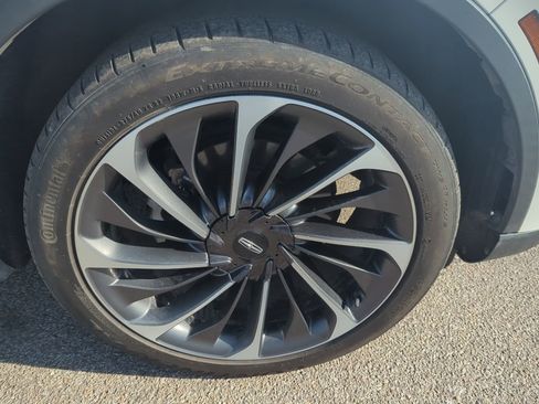 Used 2020 Lincoln Aviator Reserve w/ Equipment Group 201A image 9