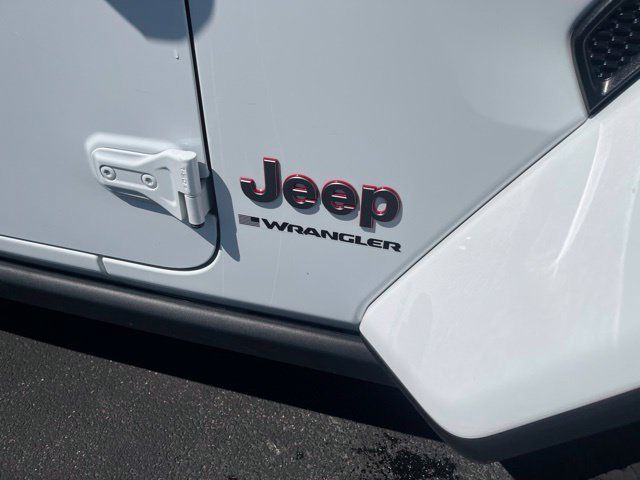 Used 2025 Jeep Wrangler Unlimited Rubicon w/ Safety Group AWD/4WD image 3