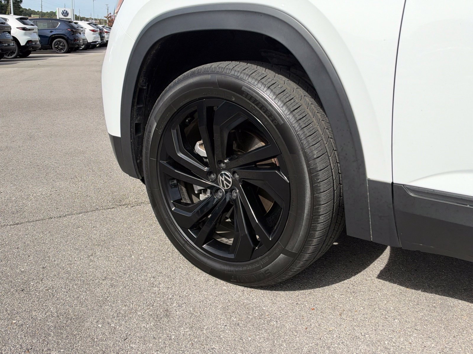Used 2023 Volkswagen Atlas SE w/ Black Wheel Package FWD image 10