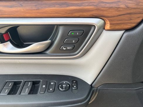Used 2020 Honda CR-V Touring image 10
