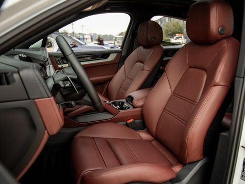 New 2026 Porsche Cayenne S image 5