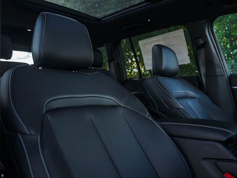 New 2025 Jeep Grand Cherokee Limited image 11