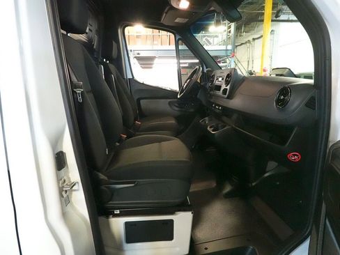 Used 2025 Mercedes-Benz Sprinter 2500 image 22