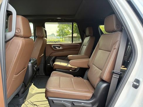 Used 2024 Chevrolet Tahoe High Country AWD/4WD image 16