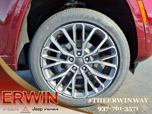 New 2026 Jeep Grand Cherokee Summit image 7