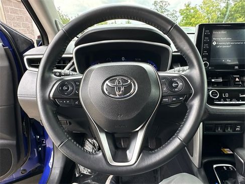 Certified 2022 Toyota Corolla Cross XLE image 25