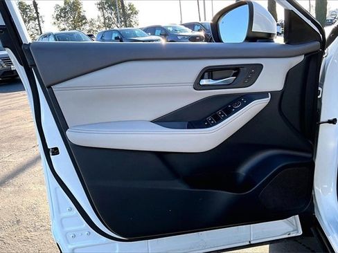 Certified 2024 Nissan Rogue SL w/ SL Premium Package image 20