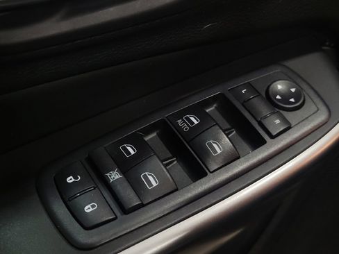 Used 2019 Jeep Cherokee Latitude w/ Cold Weather Group image 27