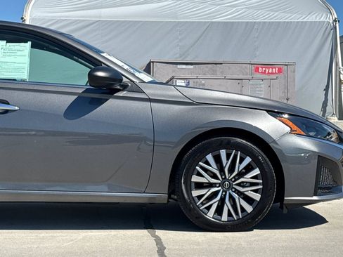 Used 2025 Nissan Altima 2.5 SV image 33