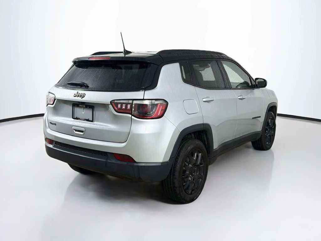 Used 2024 Jeep Compass Latitude w/ Convenience Group AWD/4WD image 5