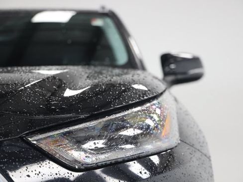 Used 2021 Toyota Highlander XLE AWD/4WD image 3