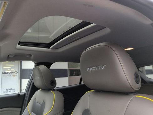 Used 2024 Chevrolet Trax ACTIV w/ Sunroof Package image 18