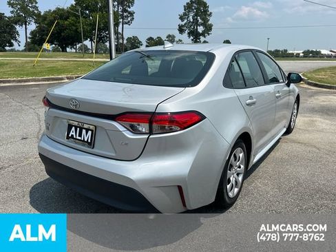 Used 2024 Toyota Corolla LE FWD image 5