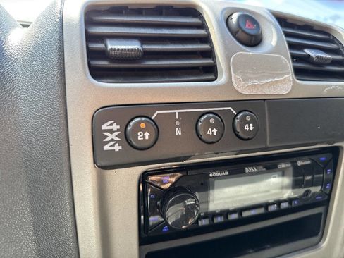 Used 2005 Chevrolet Colorado LS AWD/4WD image 36