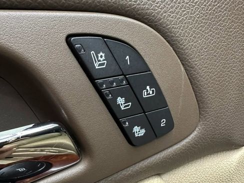 Used 2011 Chevrolet Avalanche LTZ RWD image 30