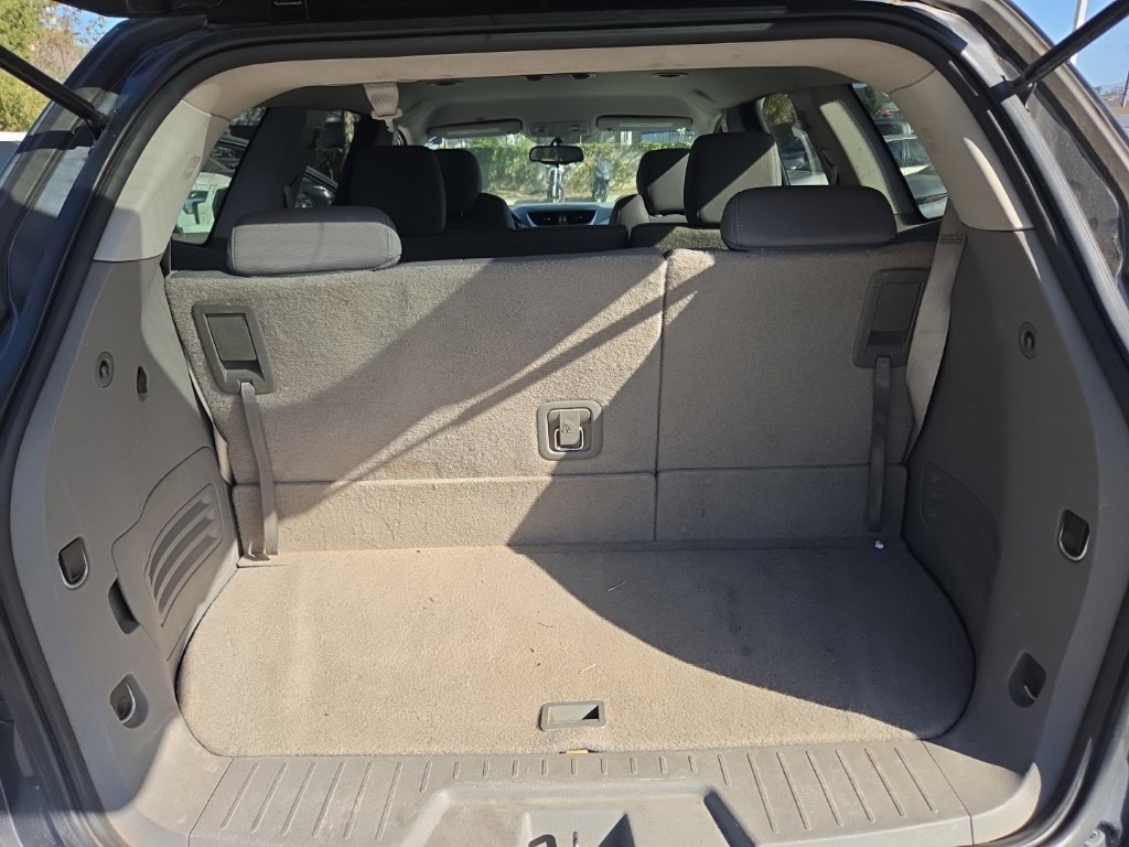 Used 2013 Chevrolet Traverse LS FWD image 12