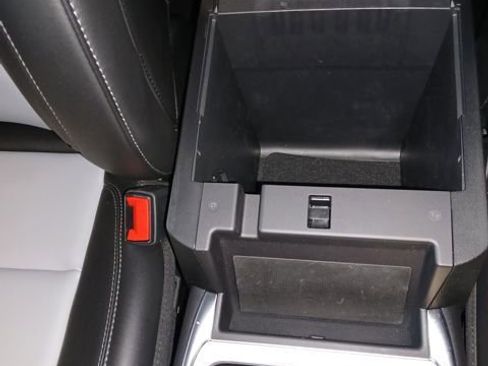 Used 2023 Ford Explorer XLT w/ Equipment Group 202A image 30