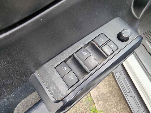 Used 2017 Toyota Tacoma SR image 14