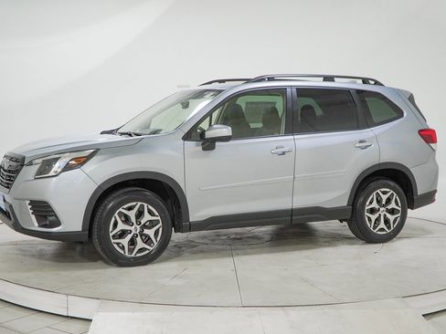 Used 2023 Subaru Forester Premium image 4