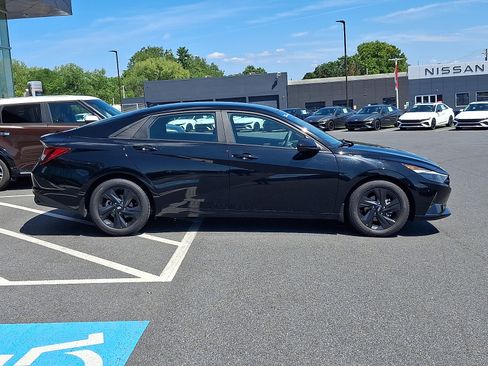 Used 2023 Hyundai Elantra SEL FWD image 7