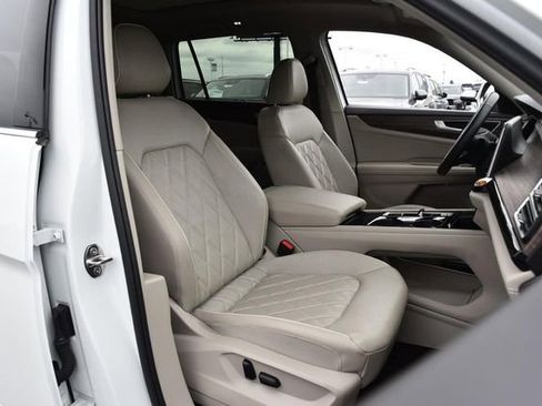Used 2024 Volkswagen Atlas SEL Premium R-Line AWD/4WD image 20