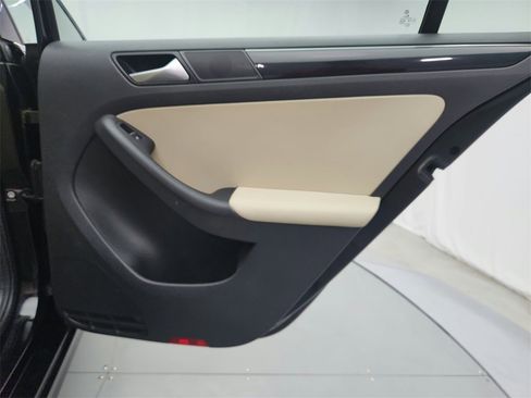 Used 2016 Volkswagen Jetta SEL w/ Lighting Package image 28