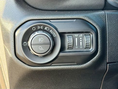 Used 2020 Jeep Gladiator Overland AWD/4WD image 34