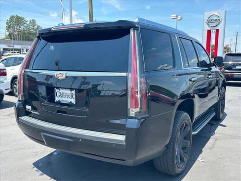 Used 2016 Cadillac Escalade Luxury AWD/4WD image 2