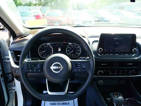 Used 2023 Nissan Rogue S AWD/4WD image 14