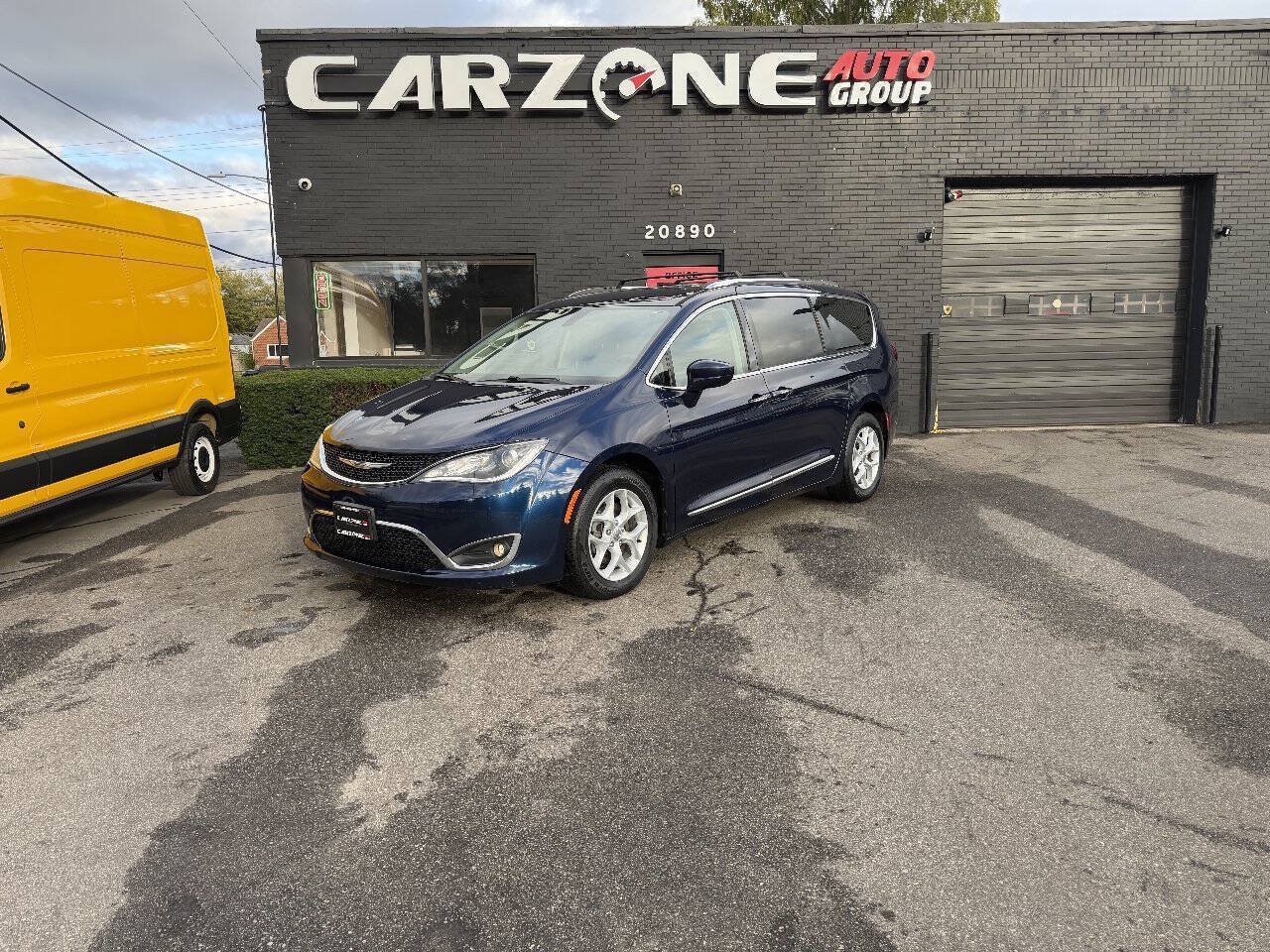 Used 2017 Chrysler Pacifica Touring-L Plus w/ Tire & Wheel Group FWD image 1
