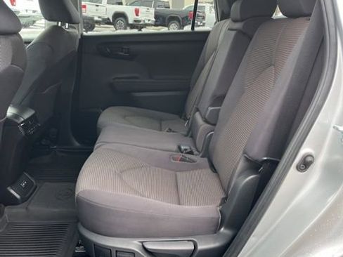 Used 2023 Toyota Highlander LE AWD/4WD image 25