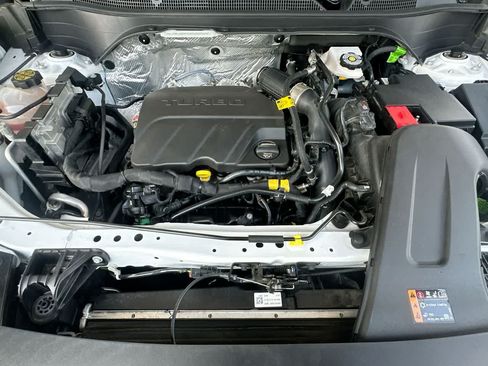 Used 2025 Chevrolet Trax LT w/ LT Convenience Package FWD image 12