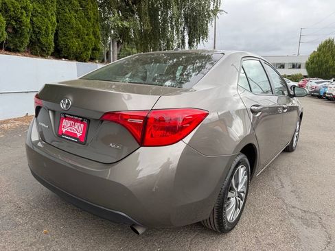 Used 2018 Toyota Corolla XLE FWD image 9