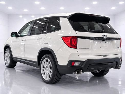 Used 2025 Honda Passport EX-L image 3