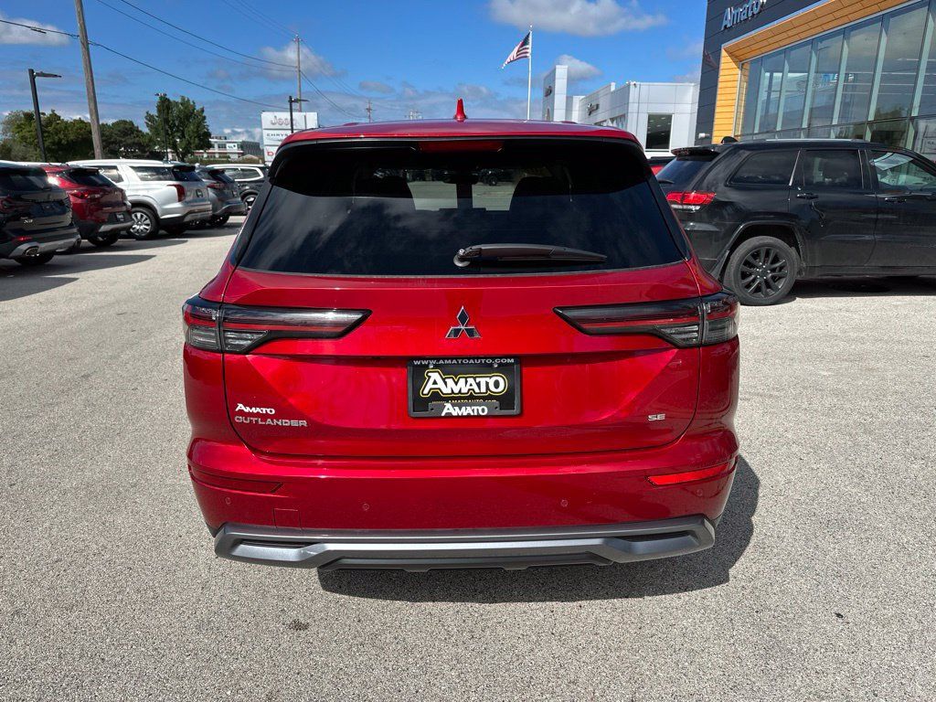 Used 2025 Mitsubishi Outlander SE AWD/4WD image 10