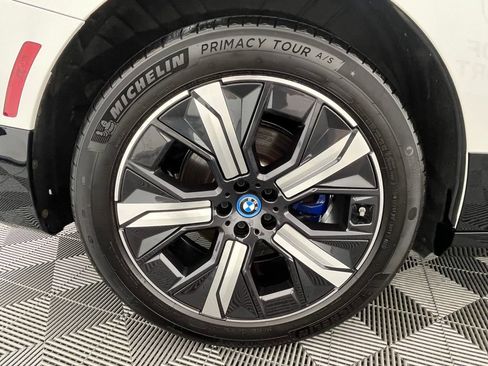 Used 2023 BMW iX xDrive50 w/ Sport Package AWD/4WD image 15