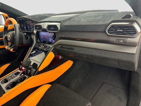 Used 2023 Lamborghini Urus Performante AWD/4WD image 32